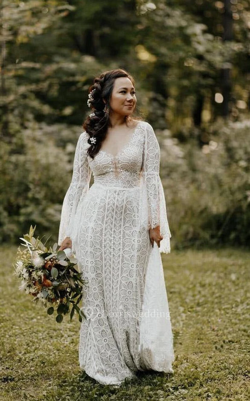 Robe de mariée champêtre hippie à col en V, manches bouffantes et fourreau, corset. view 3