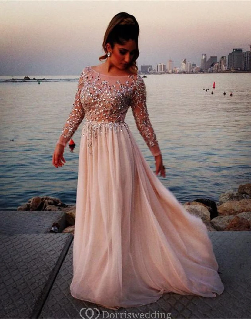 Glamurosos vestidos de fiesta de manga larga con pedrería y falda de gasa.