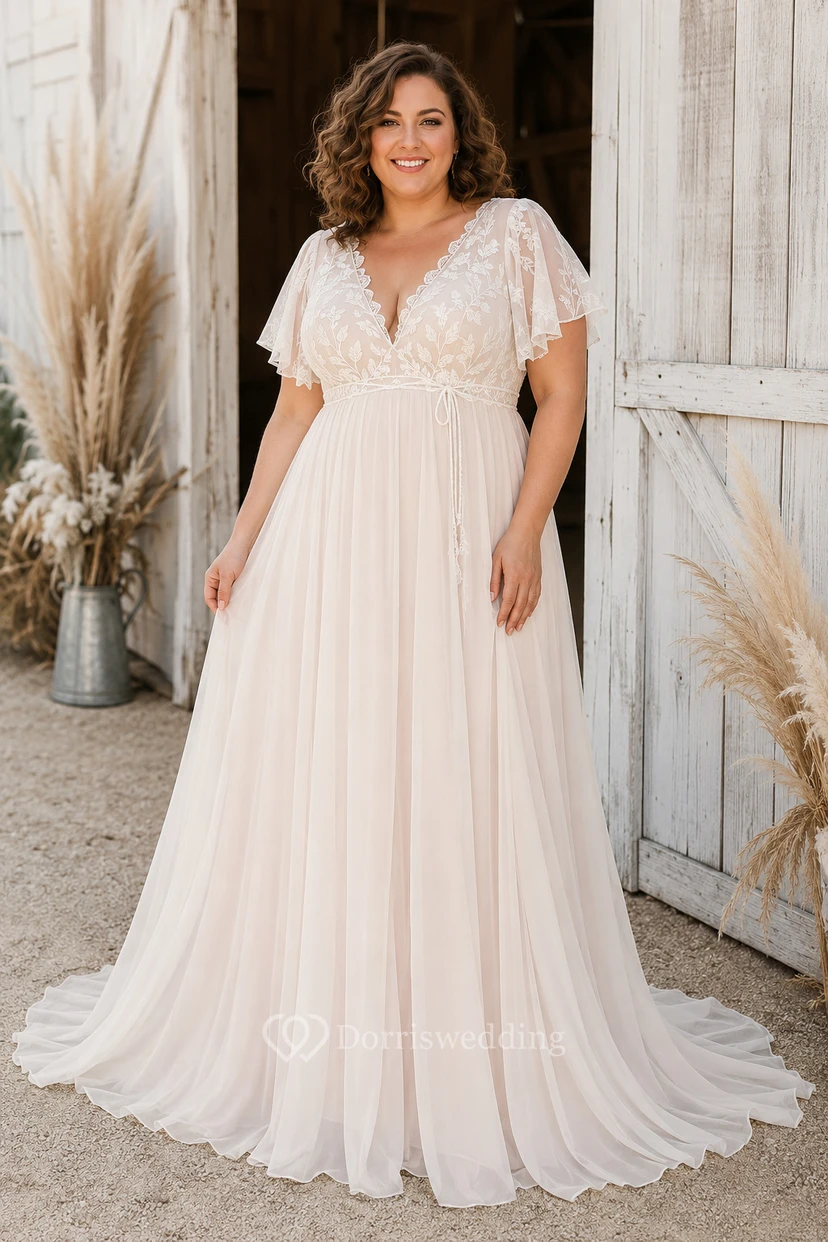 Robe de mariée grande taille en mousseline de soie, coupe trapèze, col en V et manches courtes en dentelle