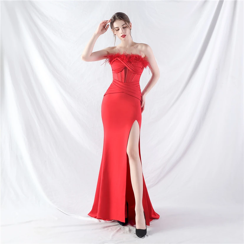 Fischgrätmusterweste, tailliertes Satinkleid mit Faltenwurf, handgefertigtes High-End-Abendkleid mit Straußenfedern view 38