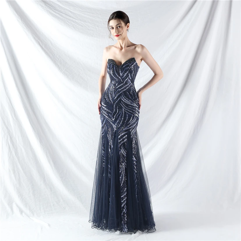 Schwer gearbeitetes, perlenbesetztes Abendkleid aus Netzgewebe mit superdichter Paillettenbesatz view 10