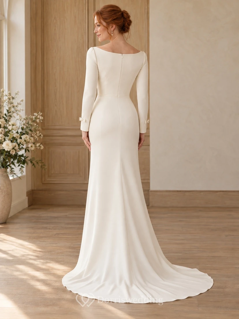 Schlichtes, elegantes Brautkleid aus Crêpe mit langen Ärmeln, U-Boot-Ausschnitt und Schleifenmanschetten view 2
