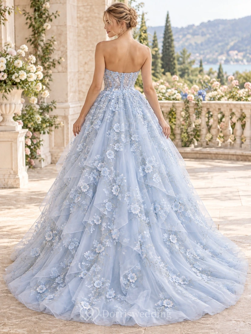 Vestido de novia de gala azul cielo sin tirantes, escote corazón, capas, organza floral, vestido de baile view 2