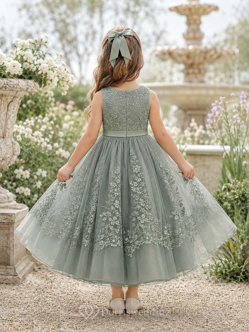 Blumenmädchenkleid aus salbeigrüner Spitze und Tüll, A-Linie, Rundhalsausschnitt, Teelänge view 2