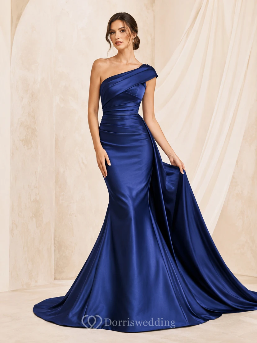Robe de mariée sirène asymétrique en satin de la Marine royale, froncée à une épaule, style chapelle
