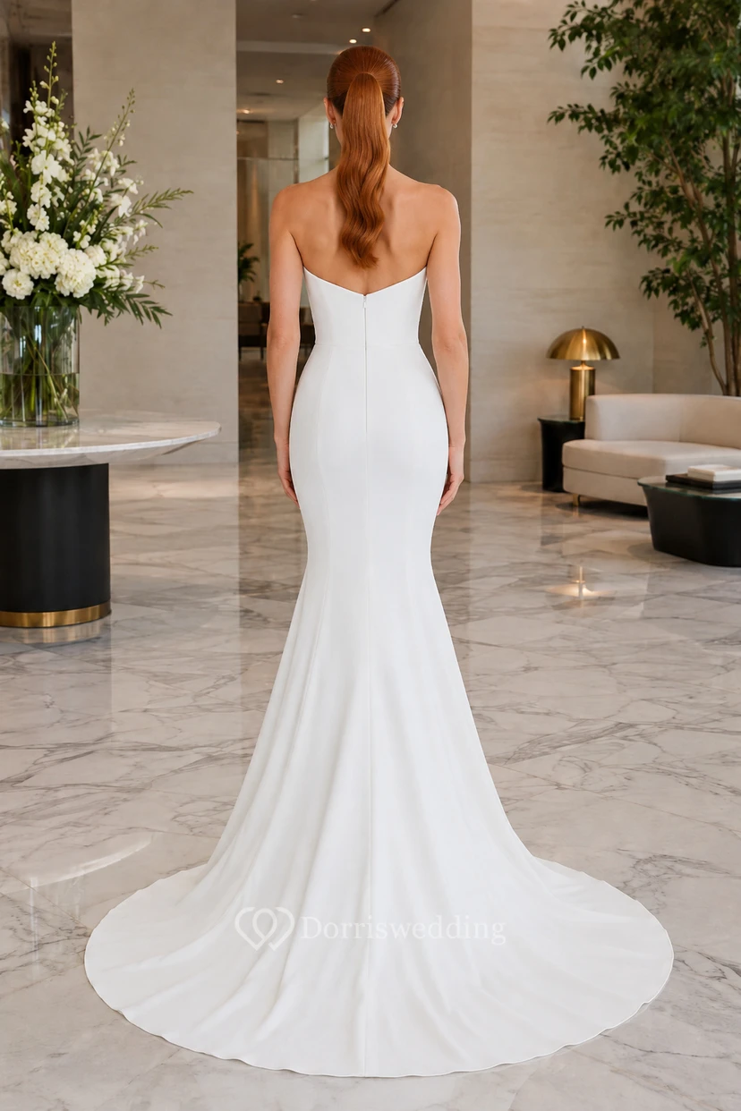 Trägerloses Brautkleid im Meerjungfrauenstil aus Satin mit eleganter Schleppe view 2