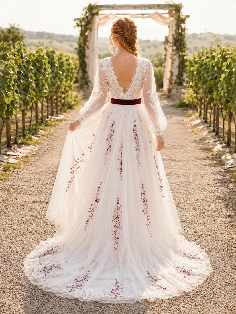 Burgunderrotes, langärmeliges, besticktes Chiffon-Brautkleid im Landhausstil mit V-Ausschnitt, A-Linie und Schleppe view 2