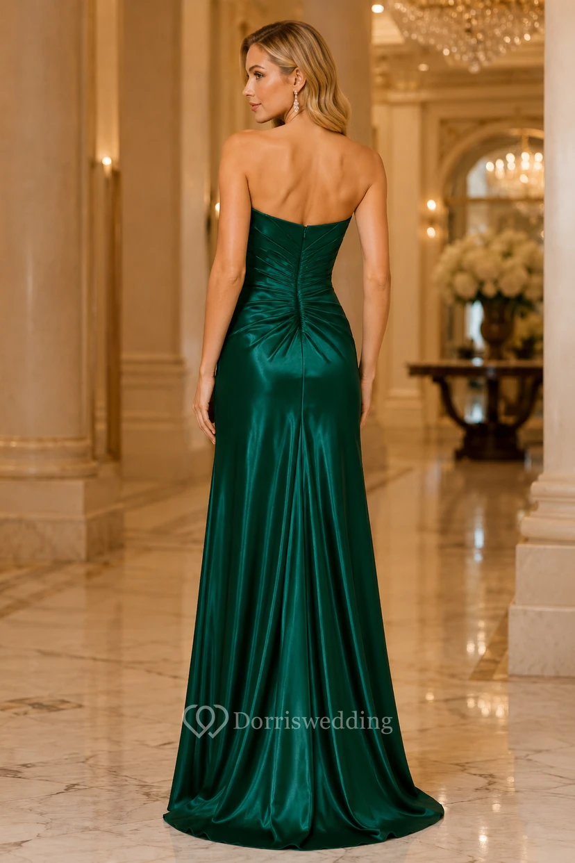 Vestido formal de talla grande, color verde oscuro, de satén, sin tirantes, estilo sirena, con escote corazón y fruncido. view 2