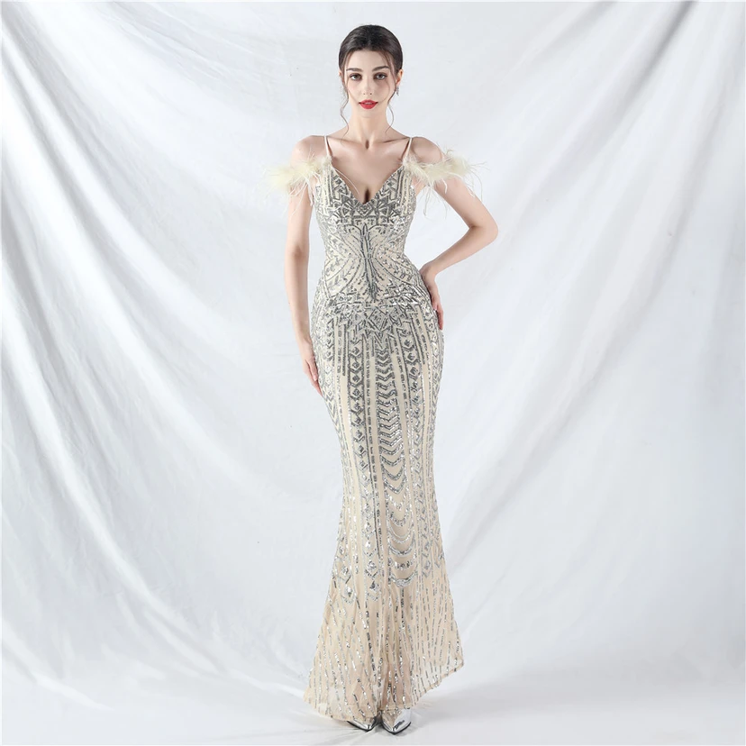 Robe de soirée haut de gamme ornée de perles florales et de plumes d'autruche. view 71