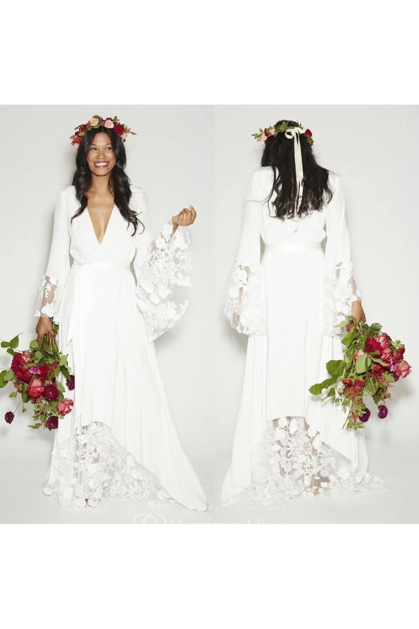 Weißes Boho-Hochzeitskleid aus Spitze in Übergröße mit Glockenärmeln | Lässiges Maxikleid im Stil der 70er Jahre view 3
