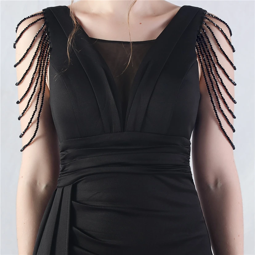 Ein Abendkleid aus insgesamt 8 Farben, gefertigt mit aufwendiger Satinfalttechnik und Perlenstickerei. view 71
