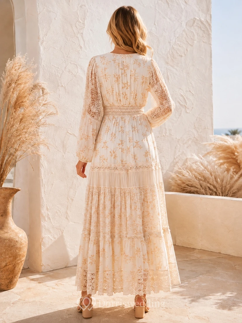Cremefarbenes, geblümtes Chiffon-Maxikleid im Boho-Stil mit V-Ausschnitt, langen Ärmeln, Stufenrock und bodenlang view 2