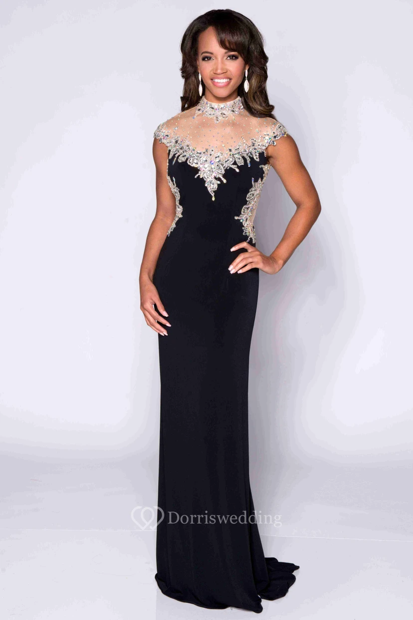Jersey-Abendkleid mit hohem Kragen, kurzen Ärmeln, Schlüssellochausschnitt am Rücken und glänzendem Oberteil