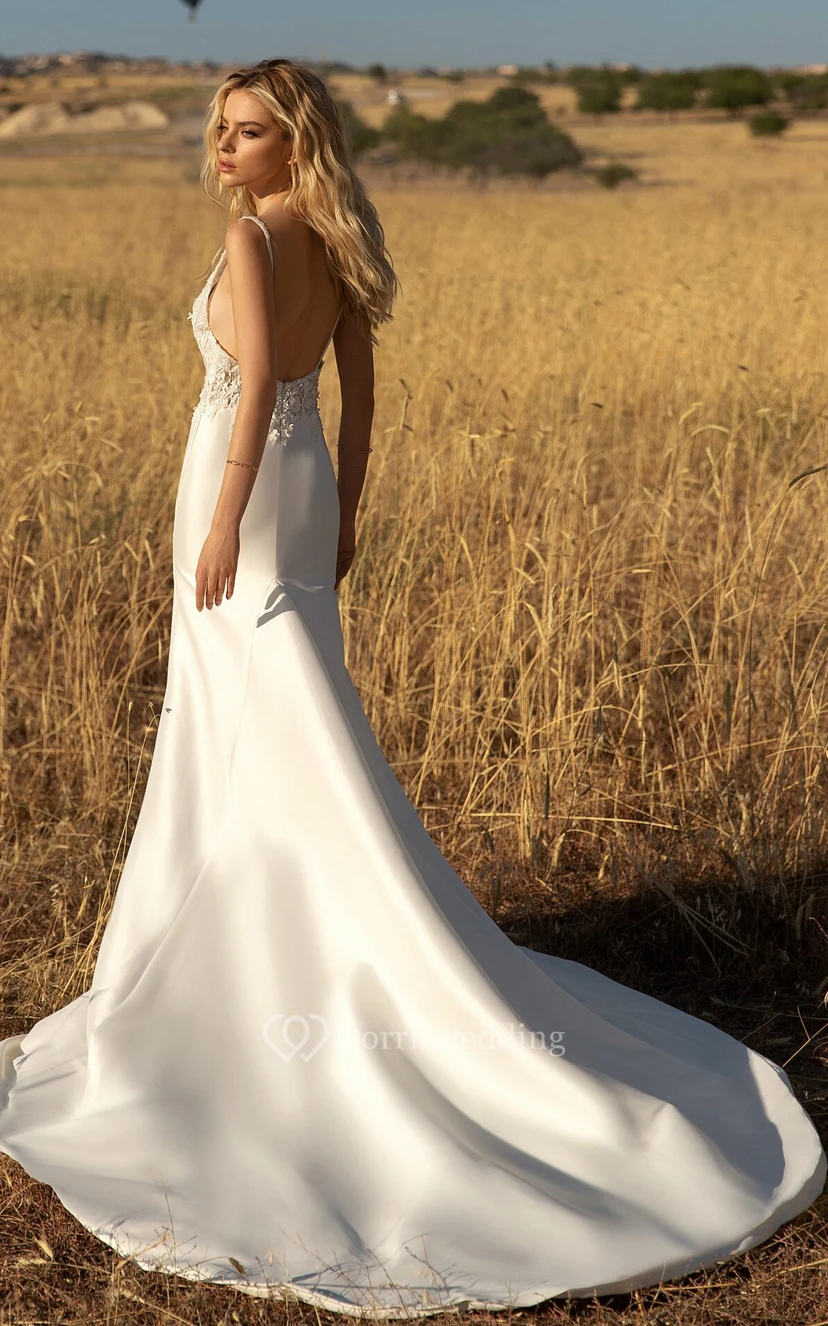 Vestido de novia moderno de satén sin mangas, largo hasta el suelo, con escote pronunciado y apliques. view 2