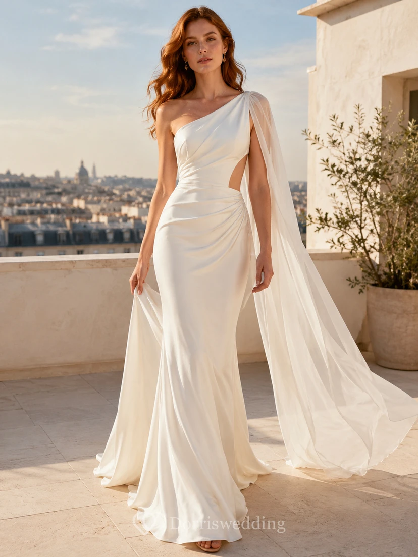 Robe de mariée élégante en satin et mousseline de soie, asymétrique, sans manches, fourreau, traîne et dos nu.