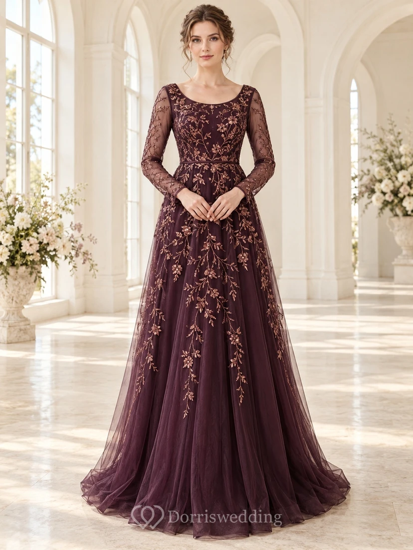 Vestido de noche de tul bordado floral, manga larga, cuello redondo y color ciruela.