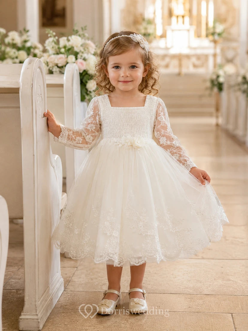Taufkleid mit eckigem Ausschnitt, A-Linie, Tüllspitze, lange Ärmel, schlichter Stil