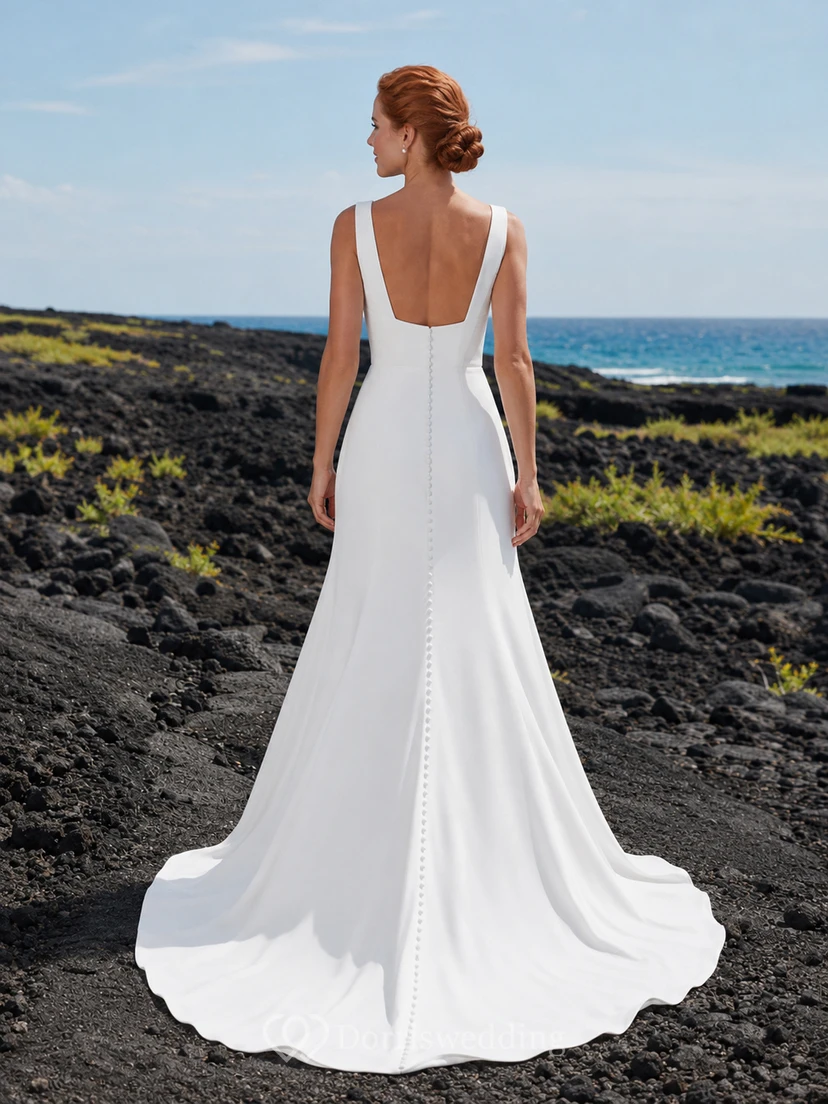 Robe de mariée fourreau en crêpe à fines bretelles et encolure carrée, style volcanique view 2