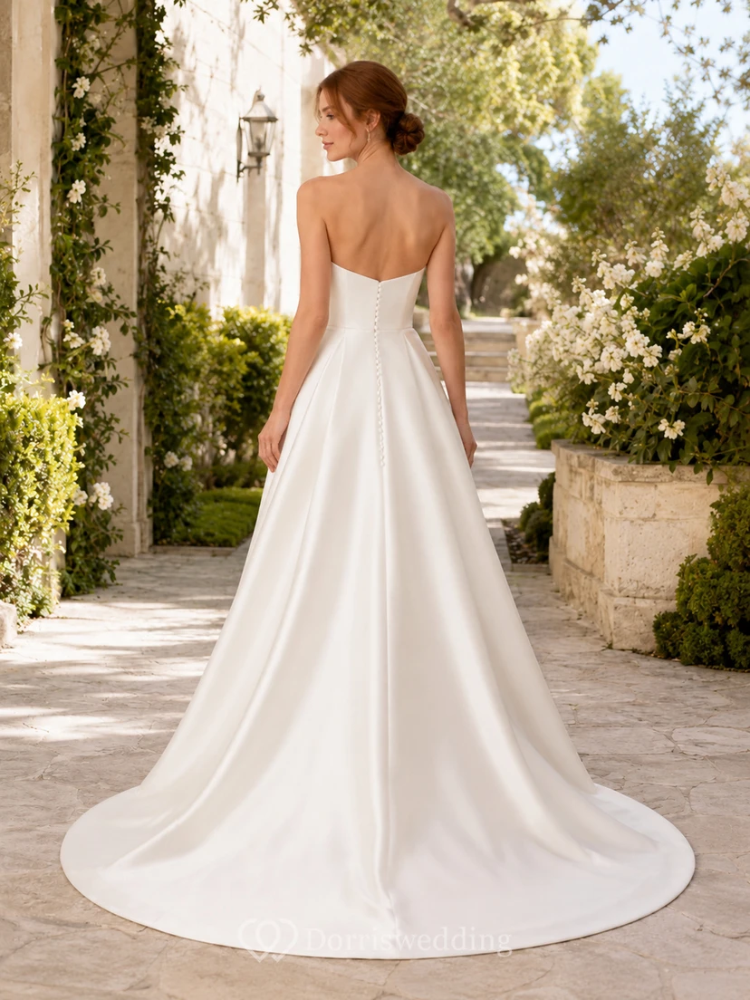 Vestido de novia de satén, corte A, sin tirantes, con cola larga. view 2