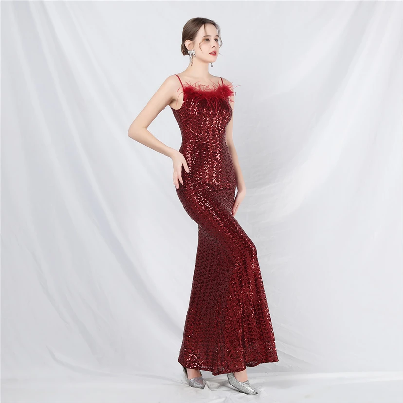 Robe de soirée de luxe ornée de plumes d'autruche et de sequins, idéale pour un banquet. view 27