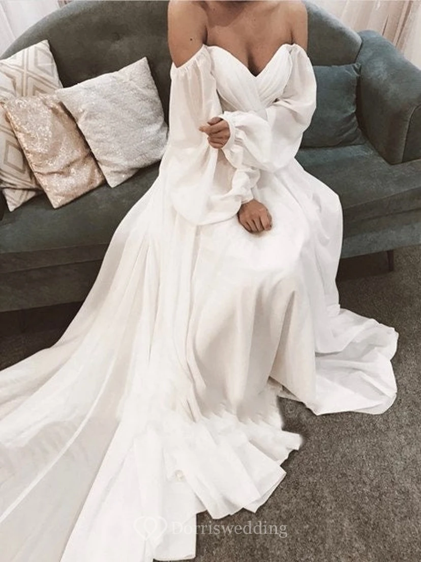 Robe de mariée fluide à manches bouffantes croisées en forme de cœur et traîne courte view 2