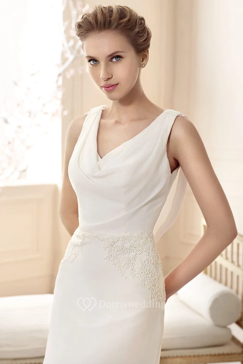 Vestido de novia sencillo de gasa, largo hasta el suelo, con cuello drapeado y apliques. view 3