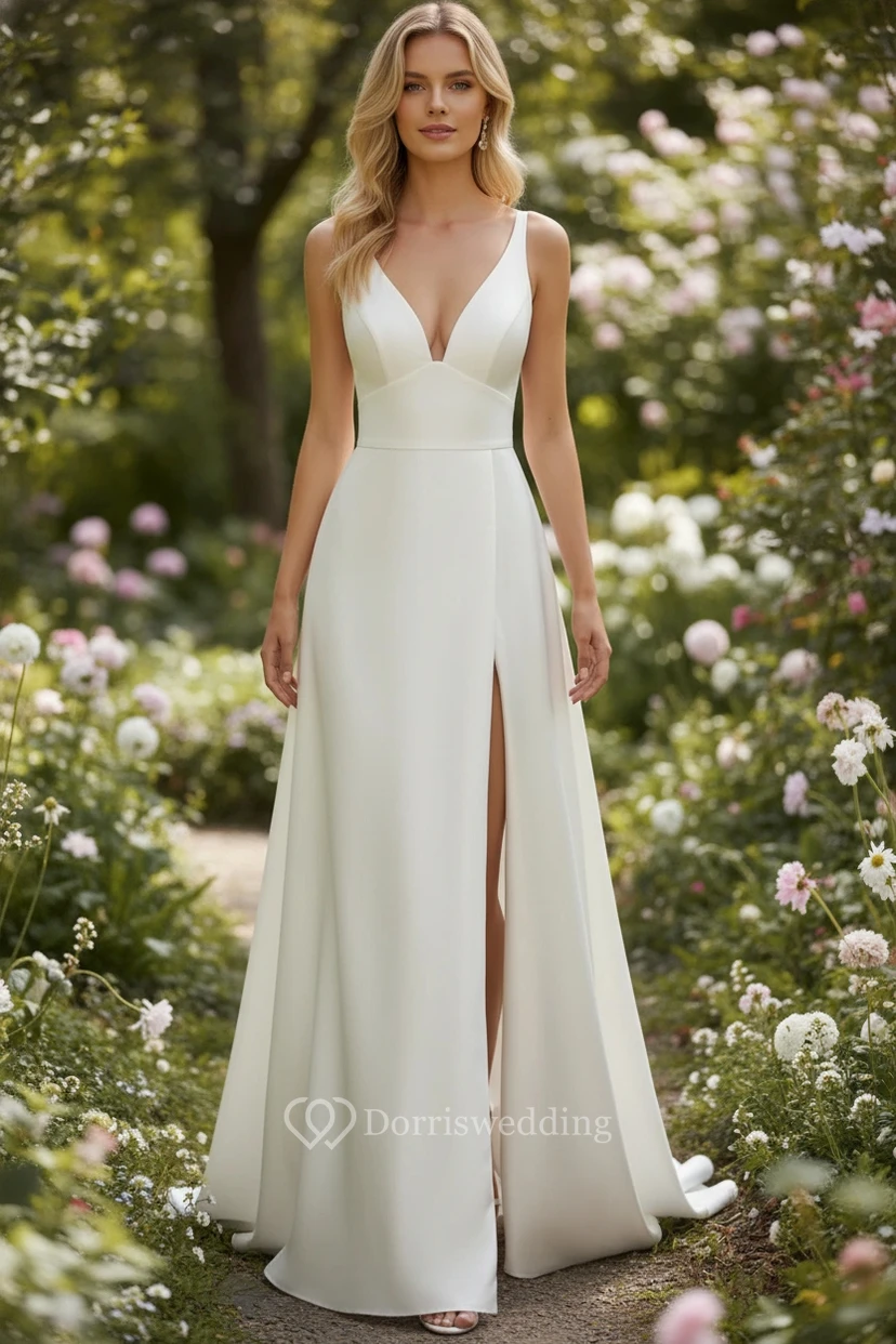 Robe de mariée simple en satin à col en V et fente haute
