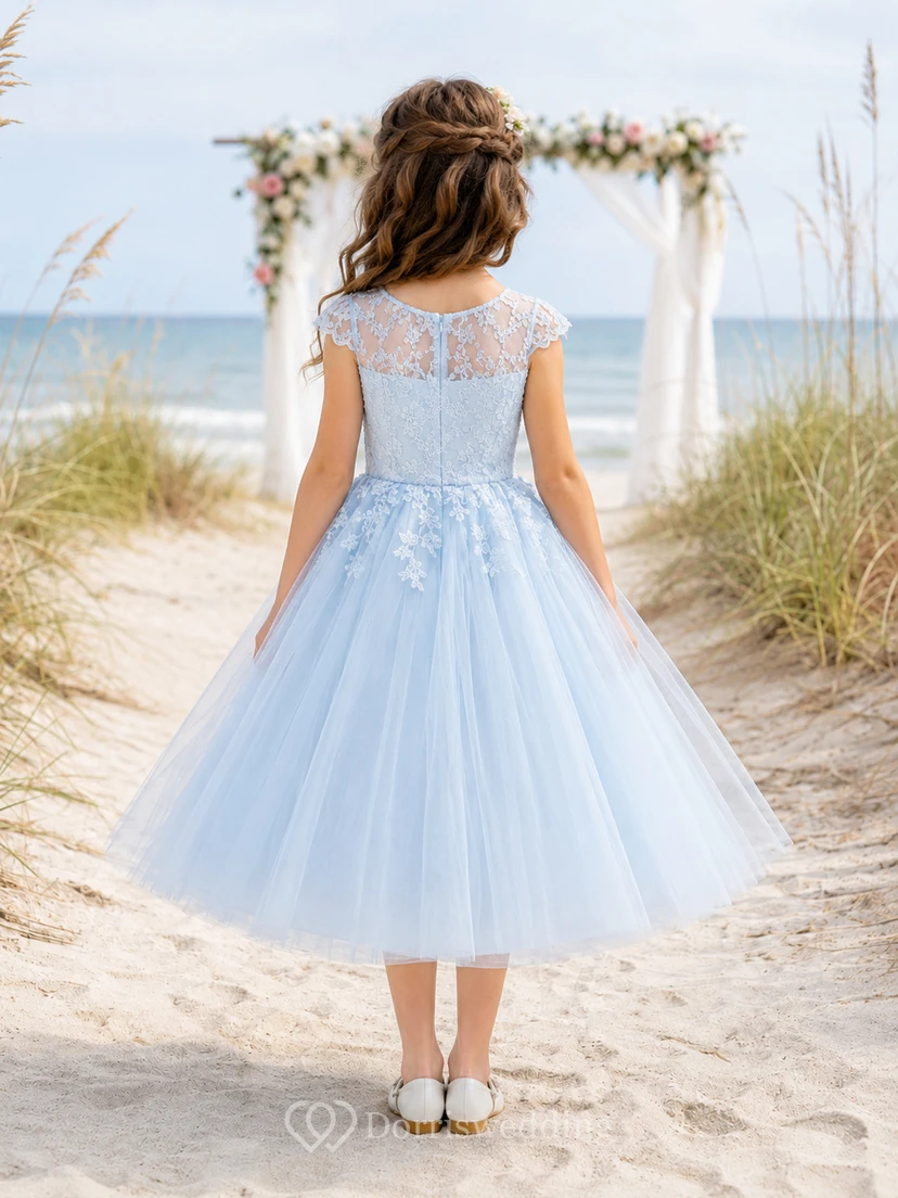 Blumenmädchenkleid, himmelblau, aus Spitze und Tüll, A-Linie, Rundhalsausschnitt, Teelänge, mit floralen Applikationen view 2