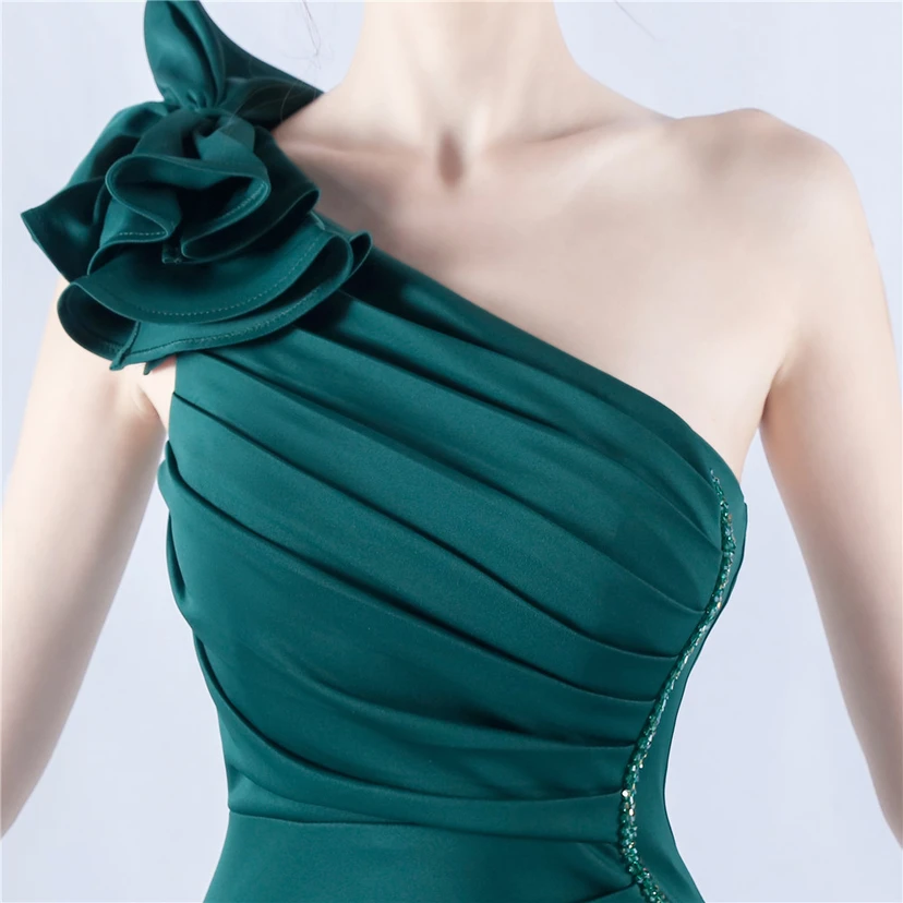 Robe de soirée ornée de perles et de diamants, avec épaulettes à motif feuille de lotus et col oblique, idéale pour la célébration de la réunion annuelle. view 44