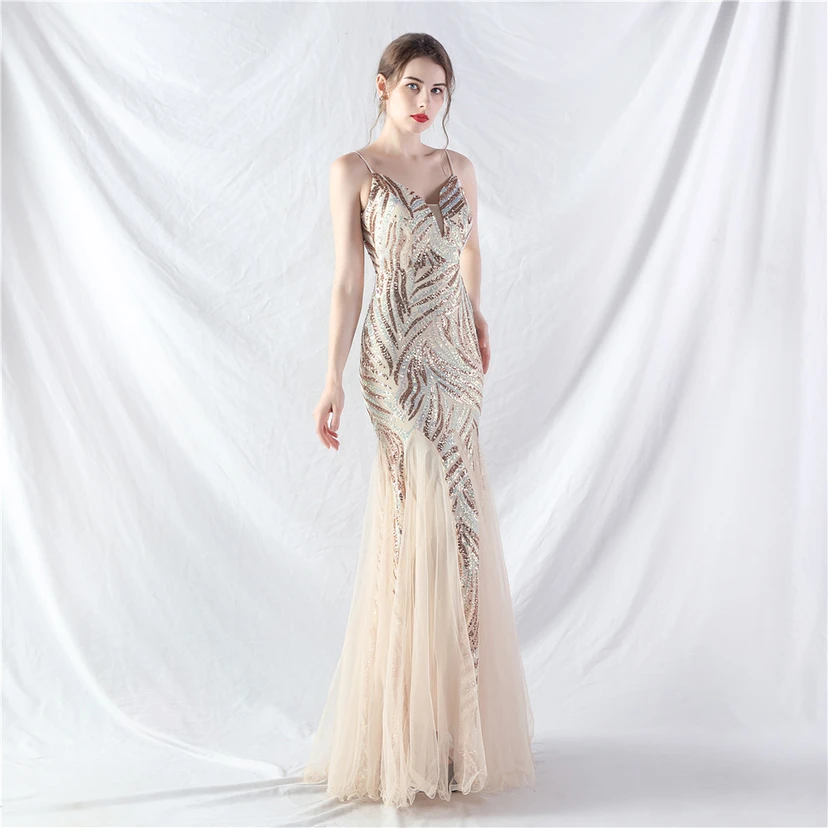 Paillettenbesetztes Abendkleid aus Netzstoff und Trägern view 66