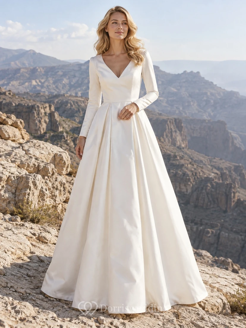 Vestido de novia sencillo de satén plisado con escote en V y mangas largas