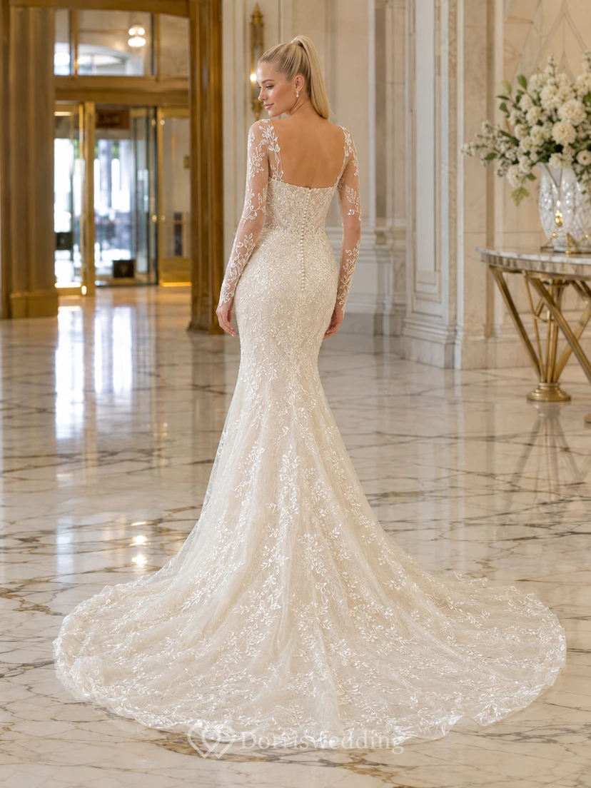 Robe de mariée sirène à col carré et manches longues en dentelle, avec traîne chapelle et manches fleuries, idéale pour une salle de bal. view 2