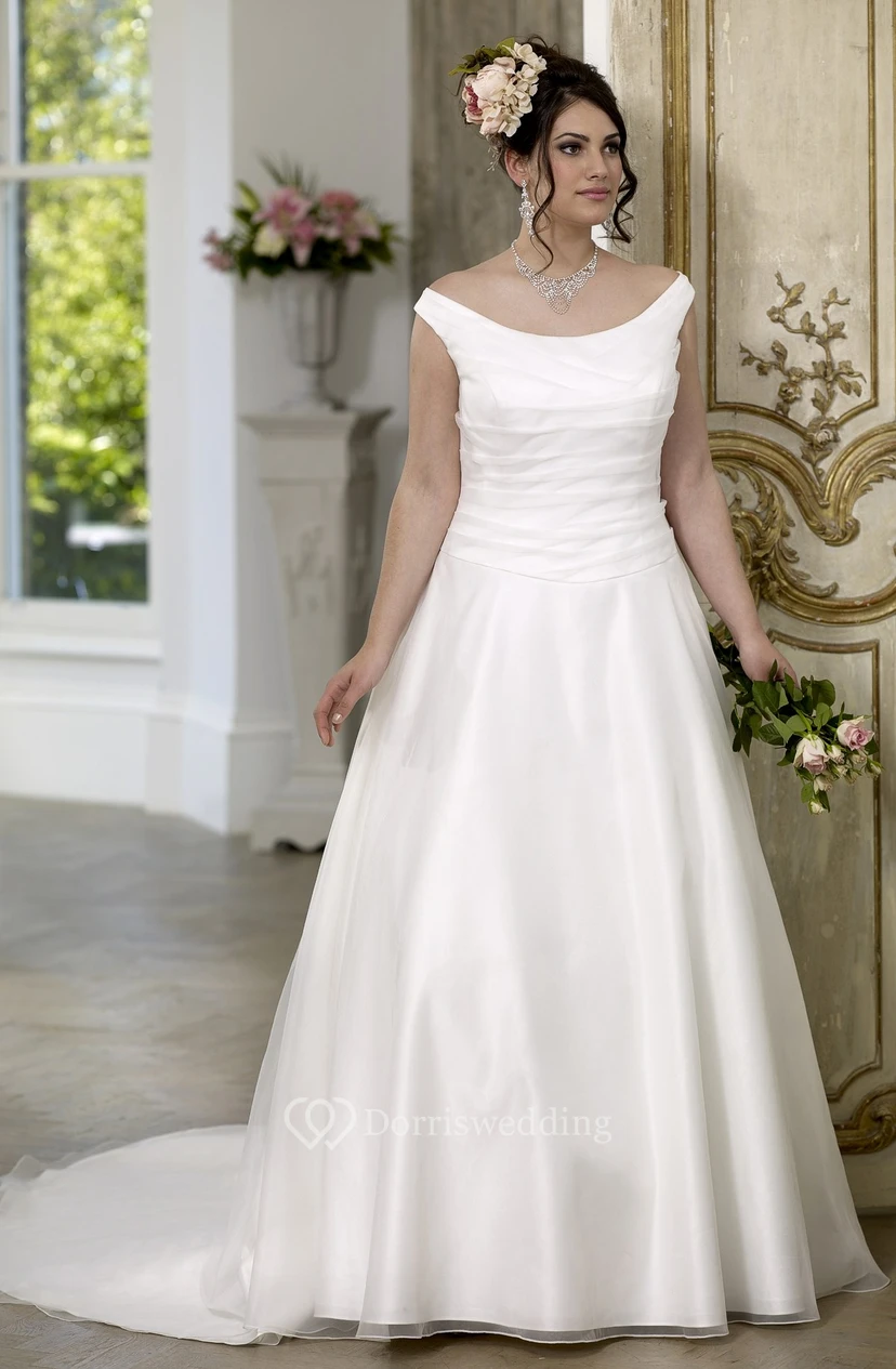 A-Line Floor-Length Scoop Neck Satin Court Train Lace-Up Back Ruching Dress