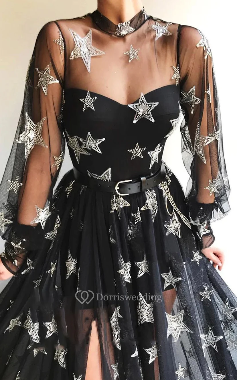 Vestido de noche negro con abertura frontal, escote joya, efecto ilusión y mangas largas abullonadas, ideal para fiestas de graduación. view 3