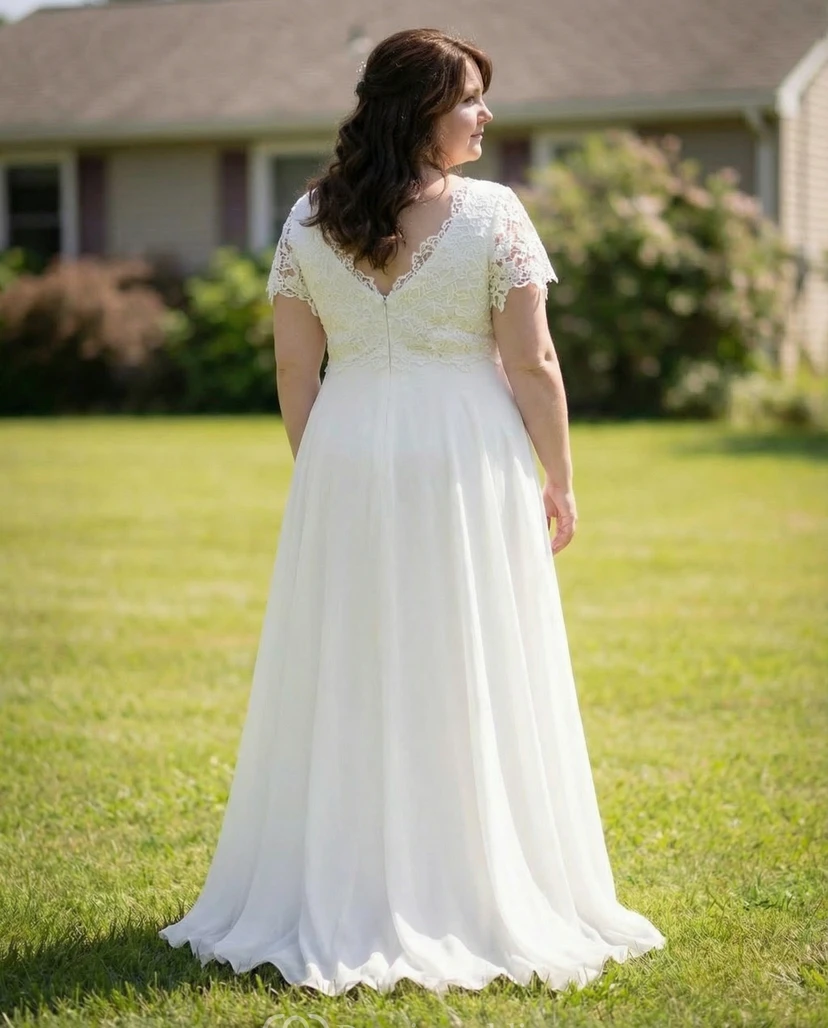 Kurzärmeliges Brautkleid aus Spitze mit V-Ausschnitt und kurzen Ärmeln view 2