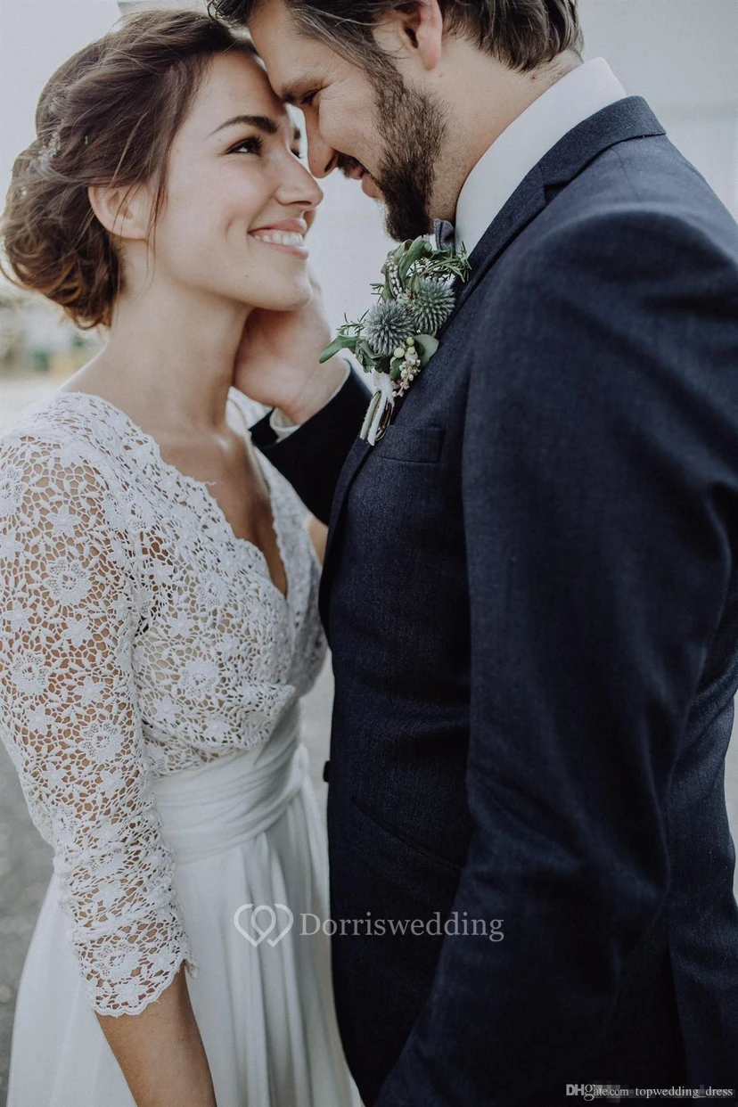 Robe de mariée vaporeuse en mousseline et dentelle, manches 3/4 festonnées et froncées view 5