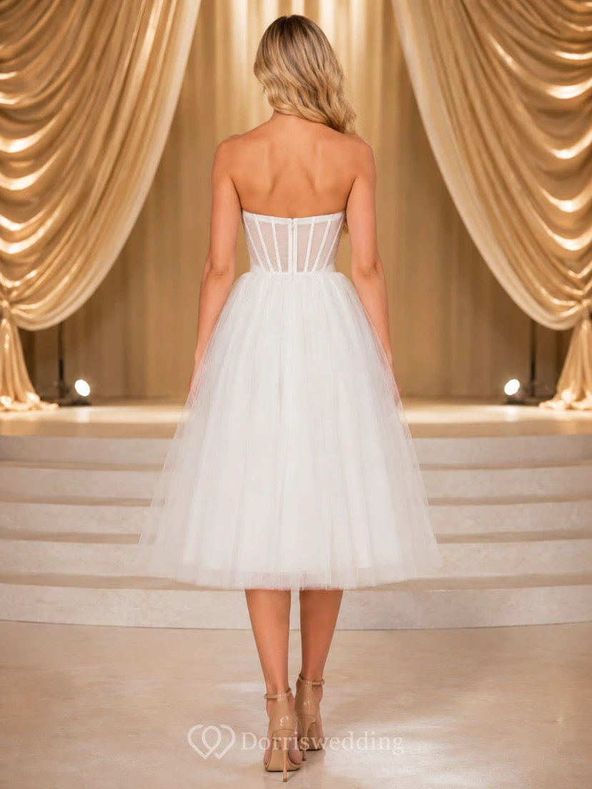 Vestido blanco de fiesta de graduación sin tirantes, de tul, con corsé y largo hasta la rodilla. view 2