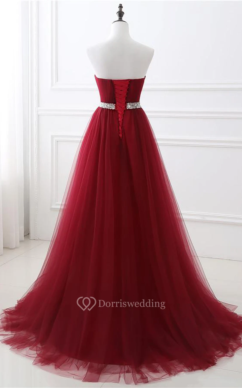 Robe de soirée romantique sans manches en tulle, longue jusqu'au sol, coupe trapèze, ornée de perles et de perles. view 2