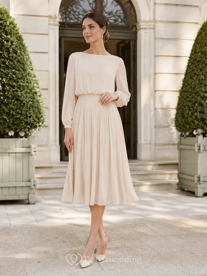 Robe de mariée fluide en mousseline plissée à col montant et manches longues style poète, style maison de thé, col montant
