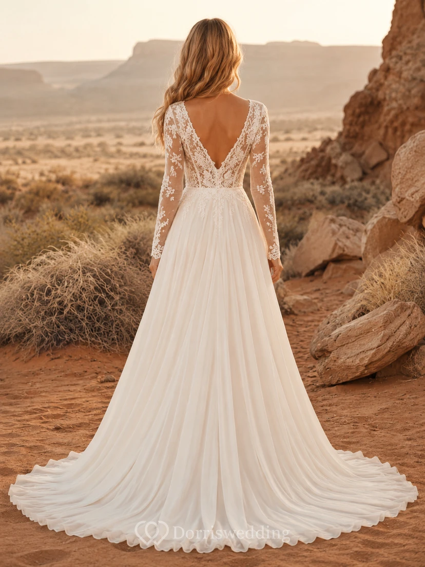 Robe de mariée champêtre en dentelle, coupe trapèze, col en V, manches longues, traîne chapelle view 2