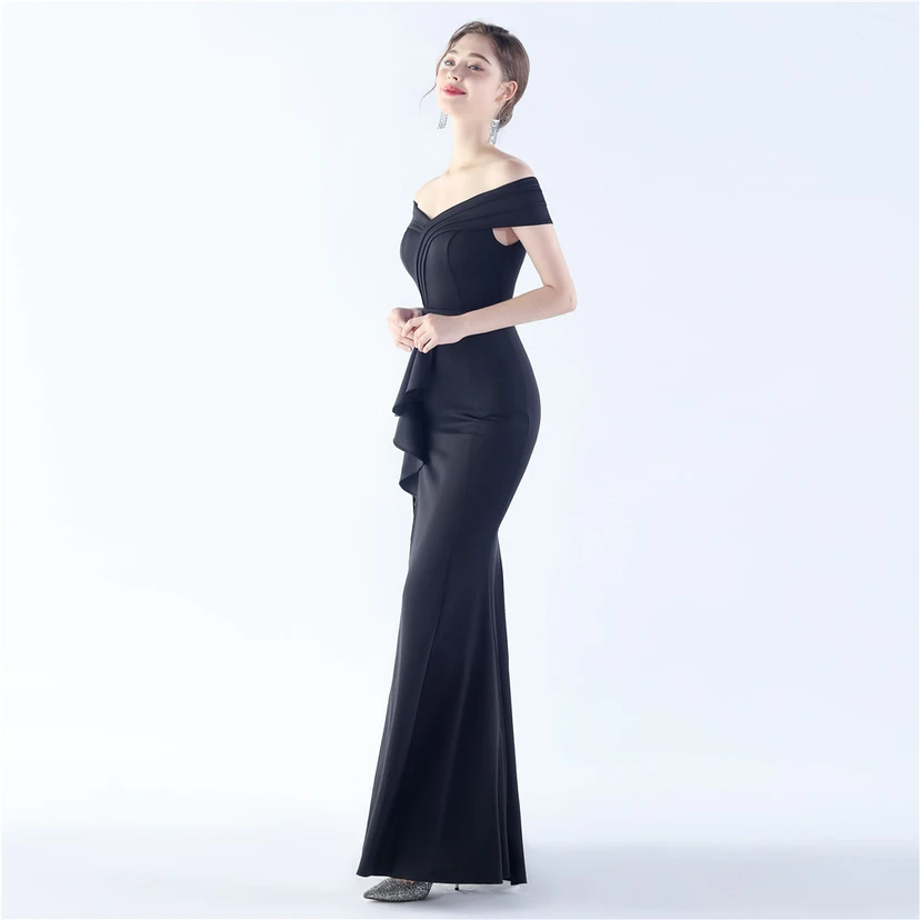 Klassisches langes Abendkleid aus Satin mit One-Shoulder-Ausschnitt view 21