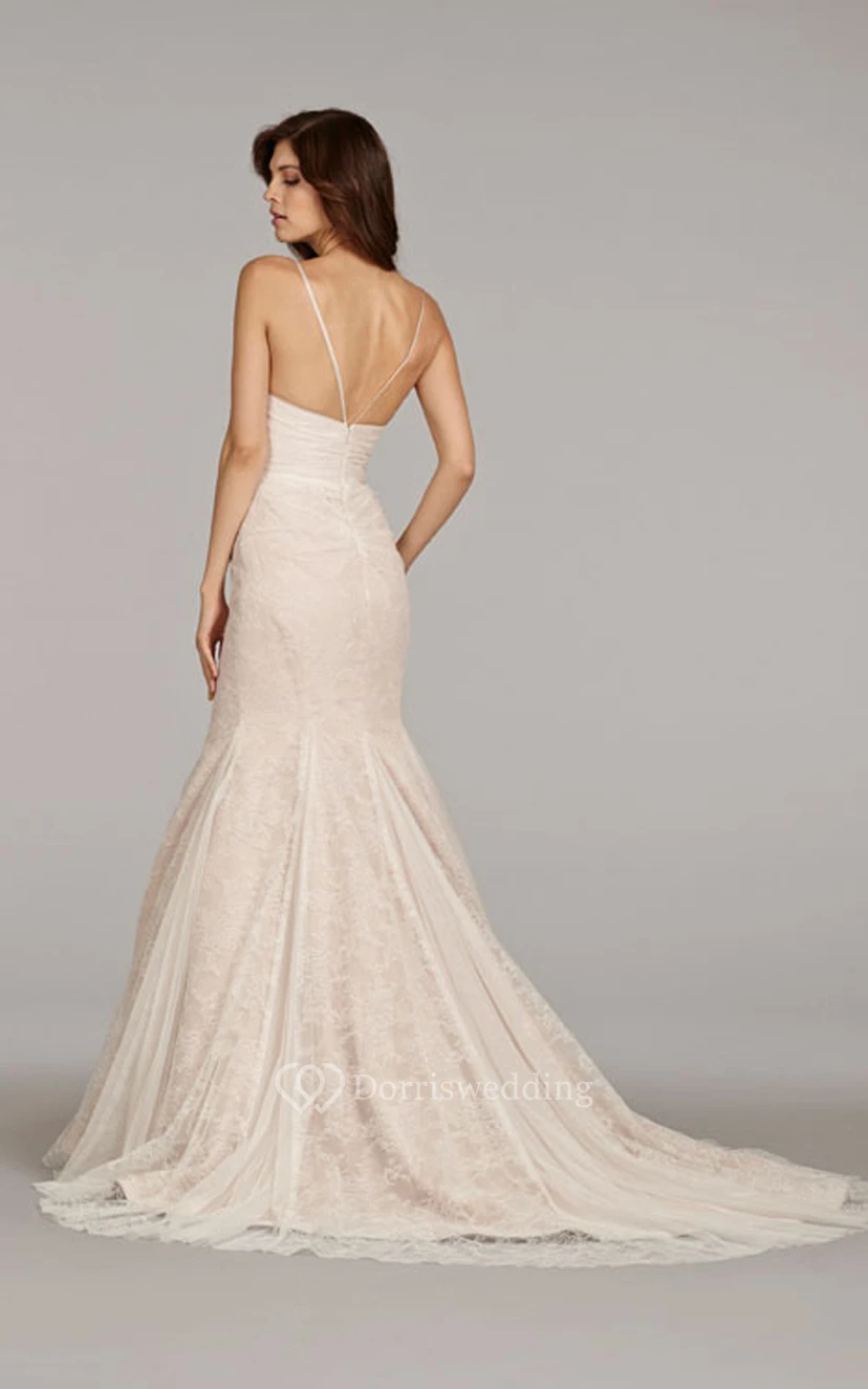 Precioso vestido de tirantes finos de encaje, corte entallado y falda acampanada, con lazo y corpiño fruncido. view 5