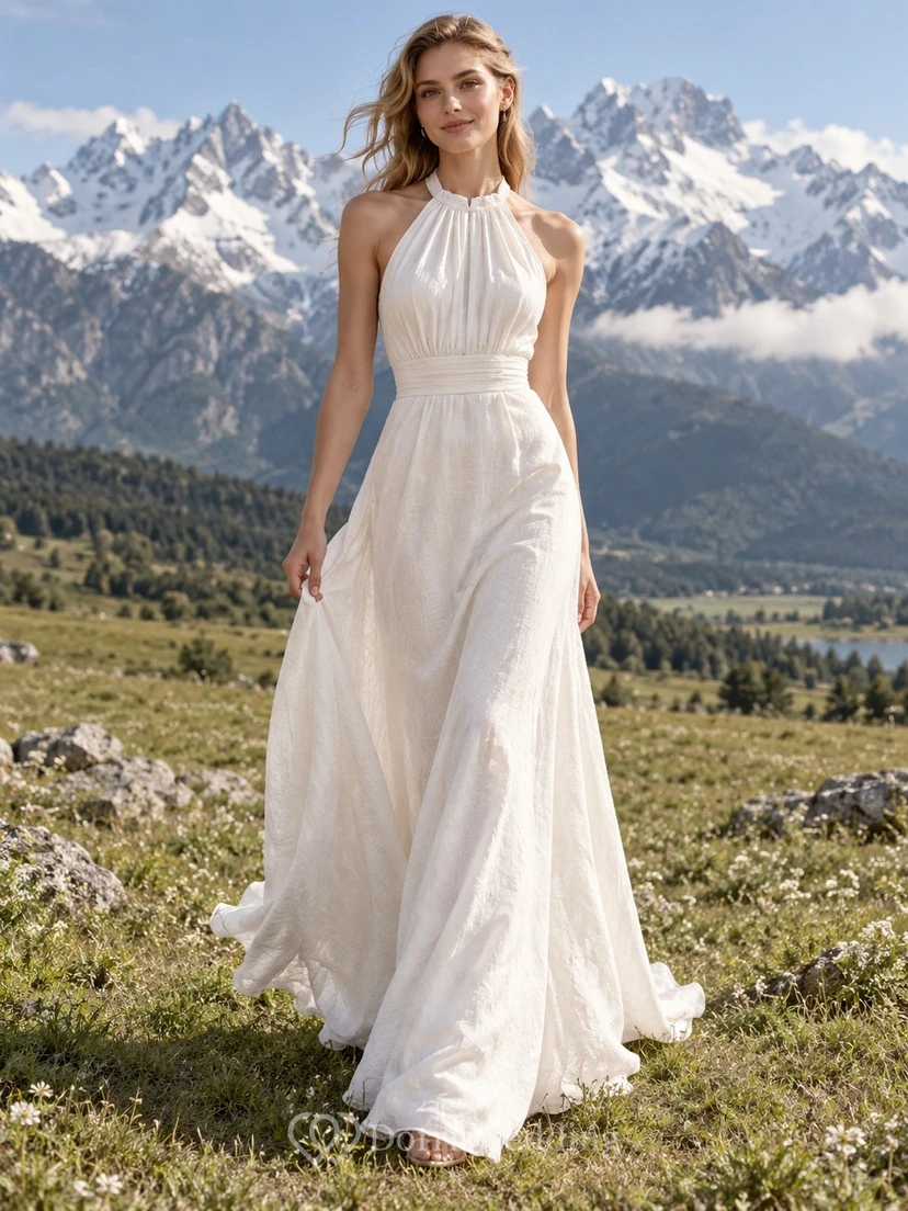 Vestido de novia sencillo de corte A con cuello alto, escote halter y cintura fruncida