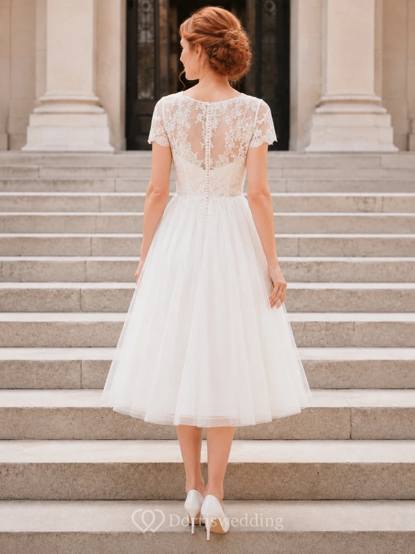 Robe de mariée trapèze en tulle à manches courtes et dentelle, style Courthouse view 2