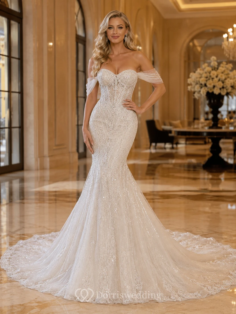 Robe de mariée sirène en dentelle et tulle, épaules dénudées, manches courtes, traîne chapelle, dos corset lacé