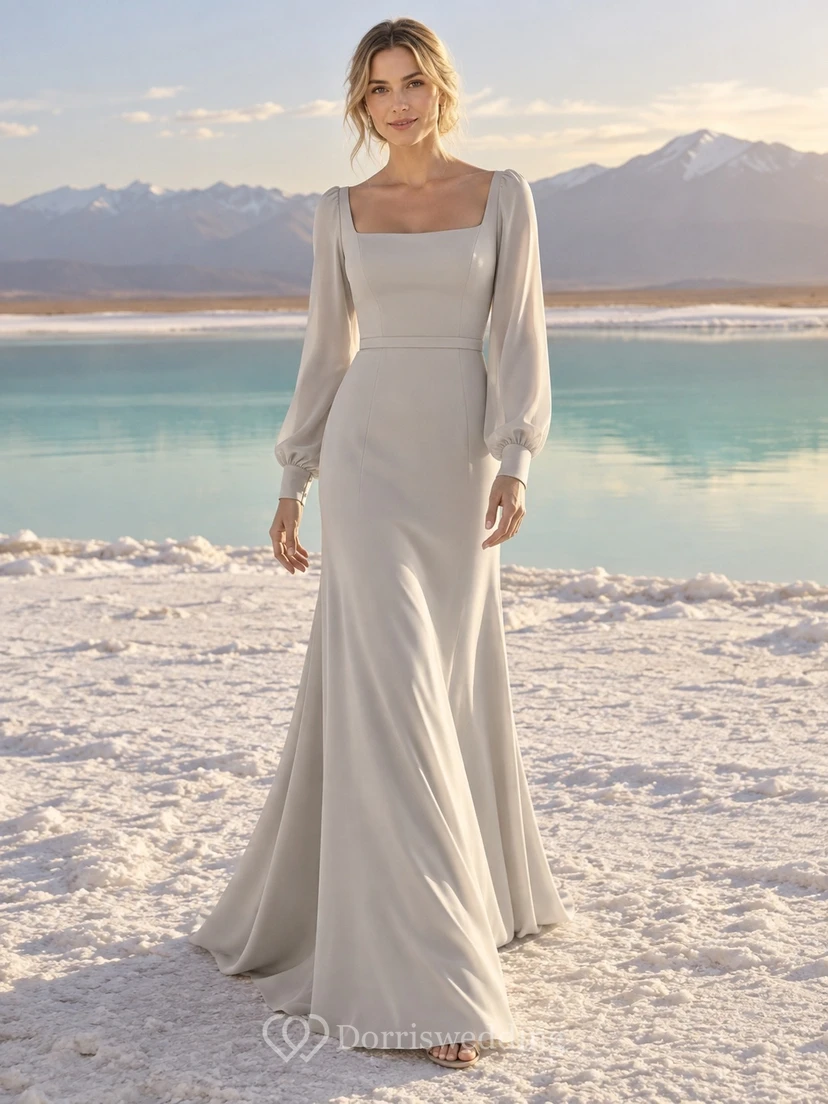 Sencillo vestido de novia plateado de corte recto con escote cuadrado, mangas largas abullonadas y cintura estrecha.