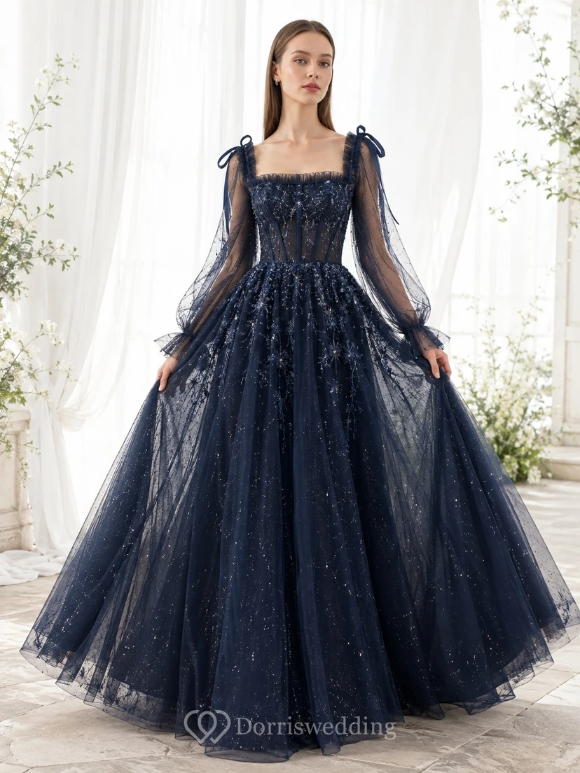 Vestido de fiesta azul marino con cuello cuadrado y mangas largas, de tul brillante y lazo en el hombro.