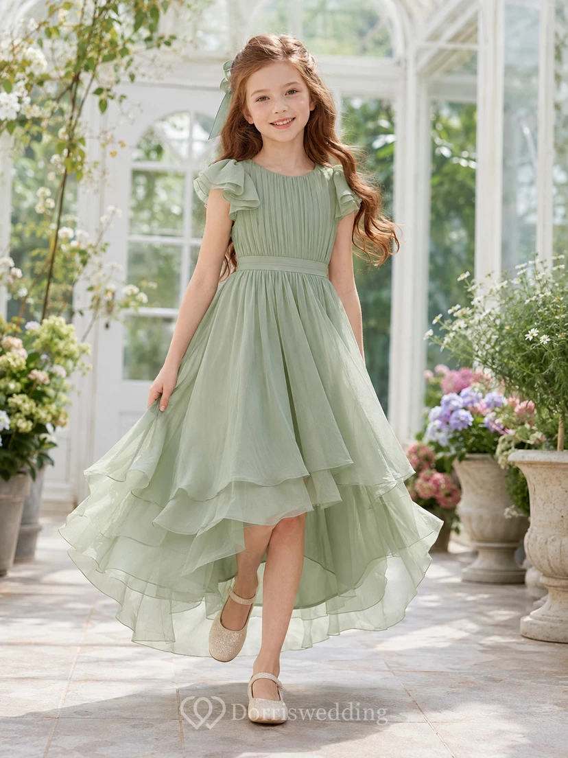 Robe de demoiselle d'honneur champêtre en mousseline sauge, manches pétales, coupe trapèze asymétrique, volants en cascade