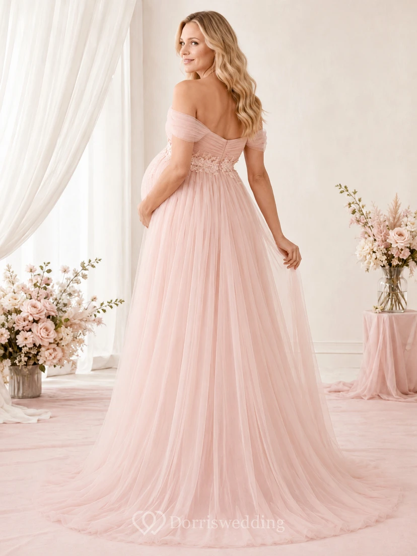 Robe de maternité rose poudré à épaules dénudées en tulle ornée d'appliqués floraux et coupe empire view 2