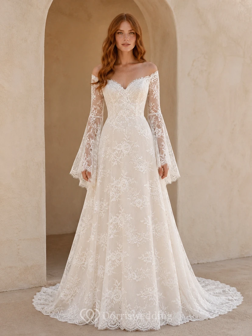 Vestido de novia de encaje estilo bohemio con mangas largas acampanadas, hombros descubiertos y corte en A, ideal para bodas en capilla.